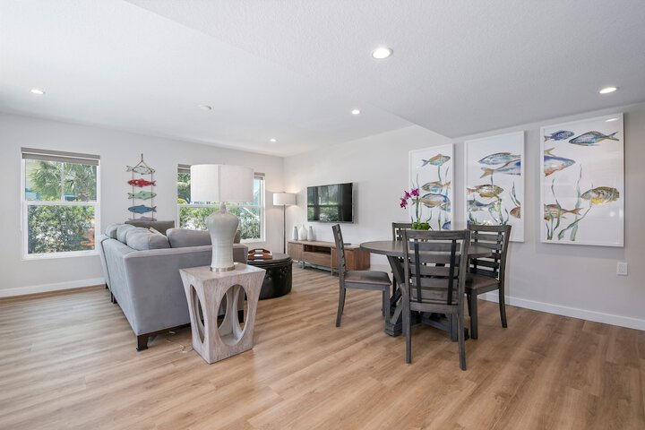 Escape Coastal Resort on Casey Key