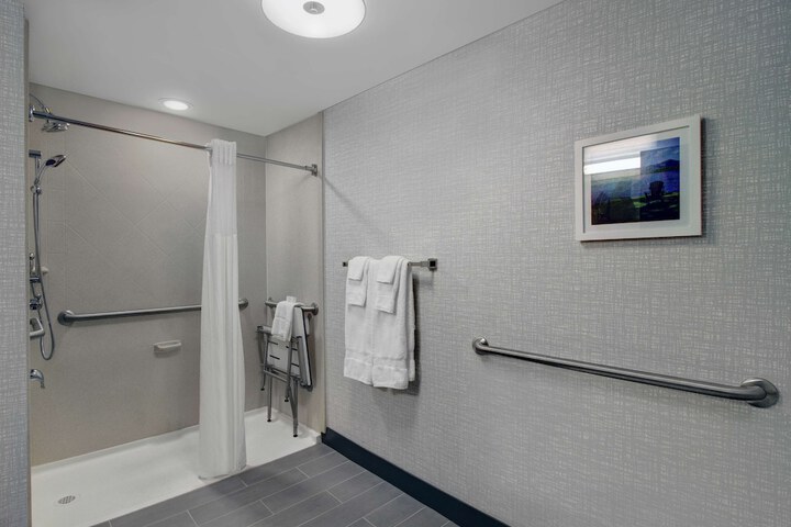 Hampton Inn & Suites Syracuse Dewitt