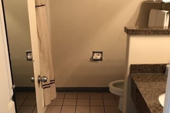 Room 27 of 69