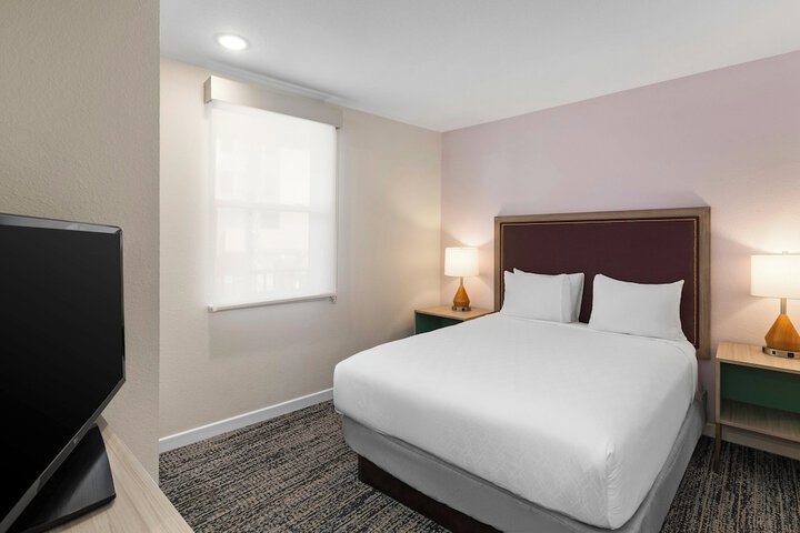 Room 19 of 38