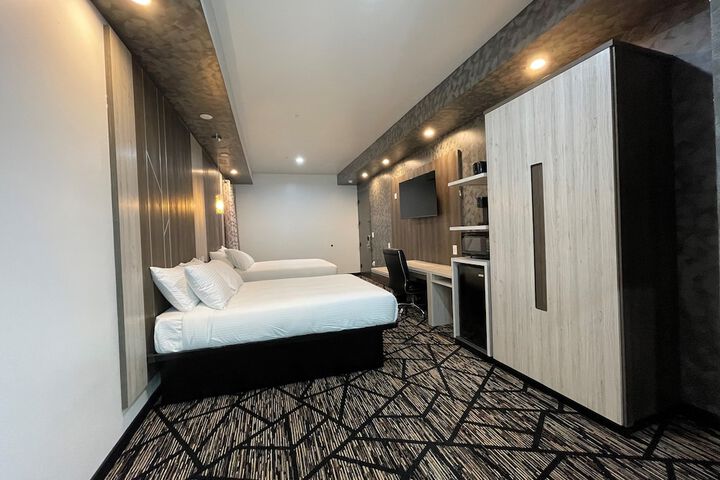 Comfeeni Inn and Suites