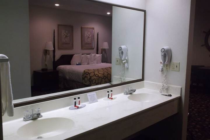 Room 11 of 36