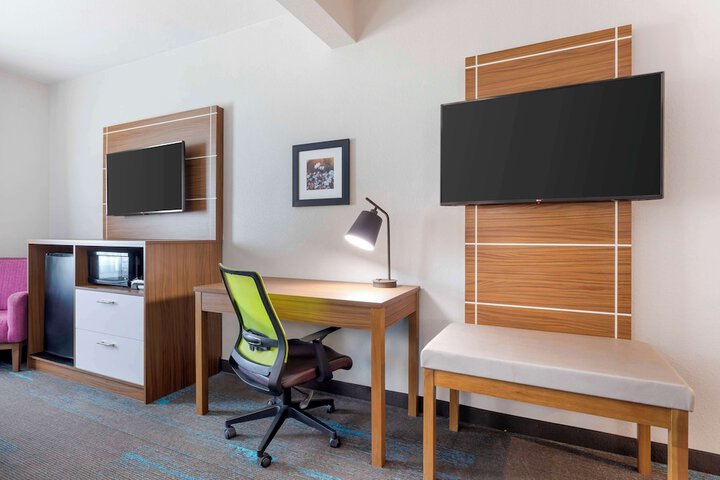 Room 18 of 34