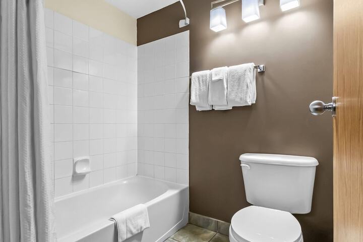 Super 8 by Wyndham Prince Albert