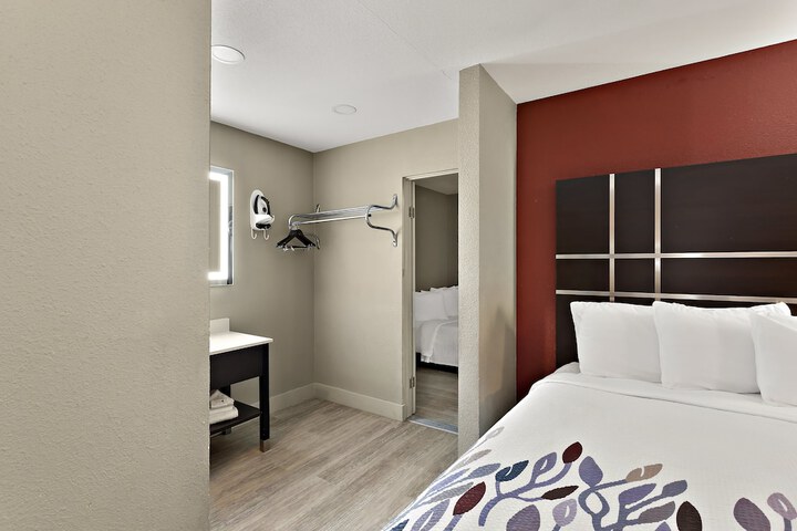 Room 13 of 36
