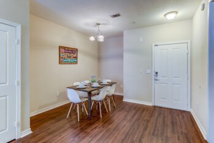 Apts at 41st by NamaStay