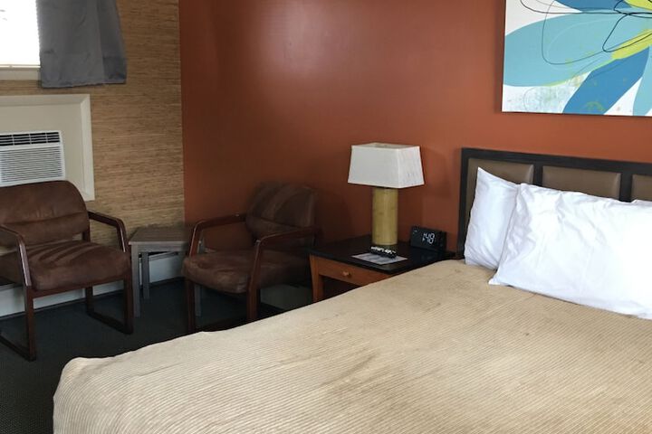 Room 12 of 33