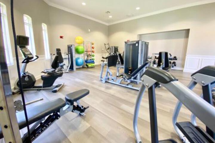 Brand New Super Cool Fountain View Condo by Main Pool Near Parks & OCCCC