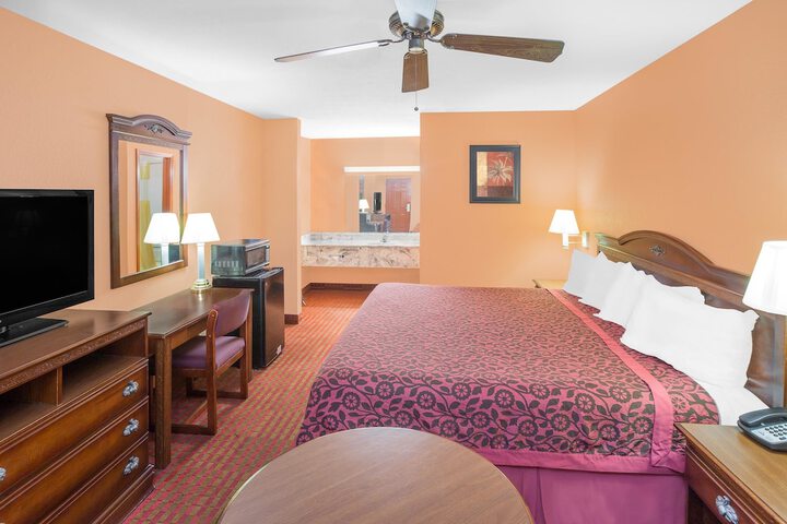 Room 14 of 36