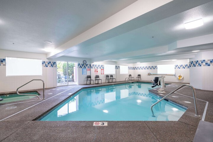 Best Western Lake Oswego / Portland Hotel & Suites
