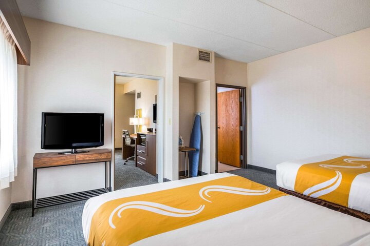 Room 11 of 34