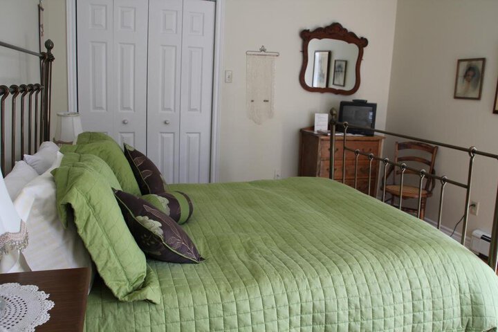 TULIPS AND THISTLE BED & BREAKFAST