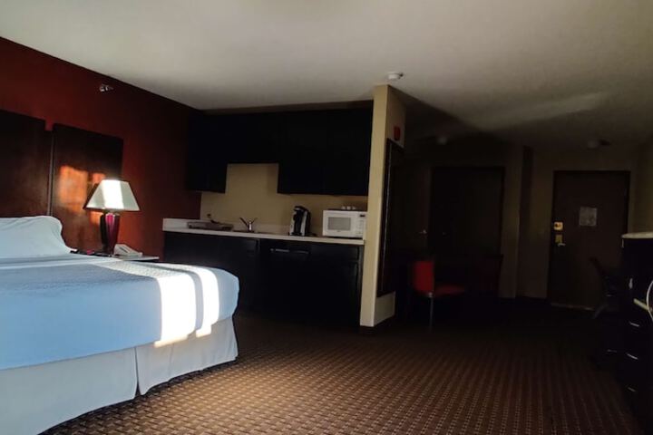 Room 10 of 12