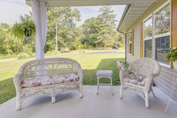 Charming Gravois Mills Escape w / Private Backyard!