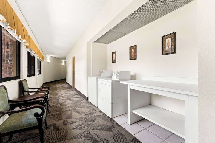 Room 21 of 32