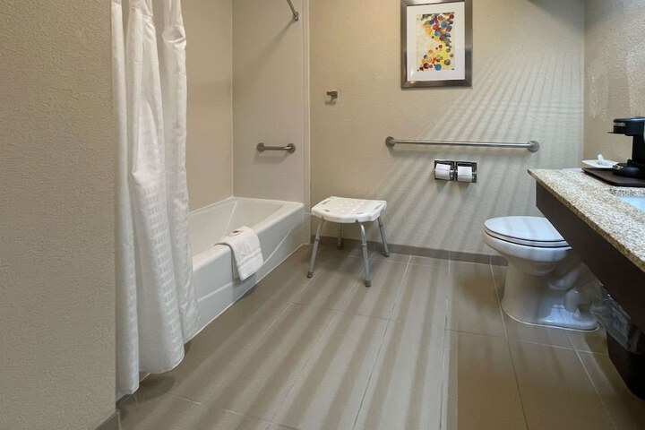 Room 104 of 141