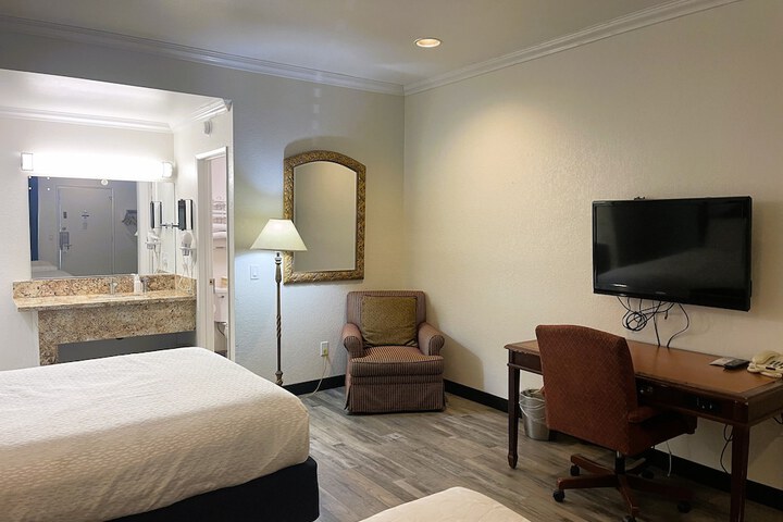 Room 28 of 124