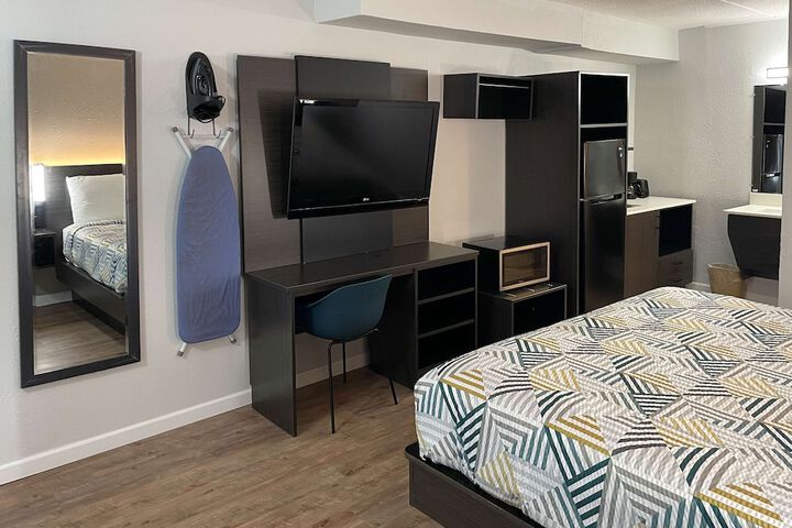 Room 9 of 15
