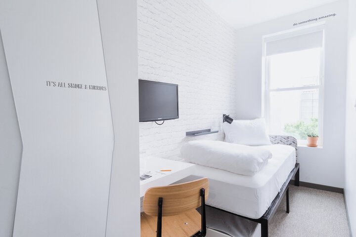 Room 32 of 111
