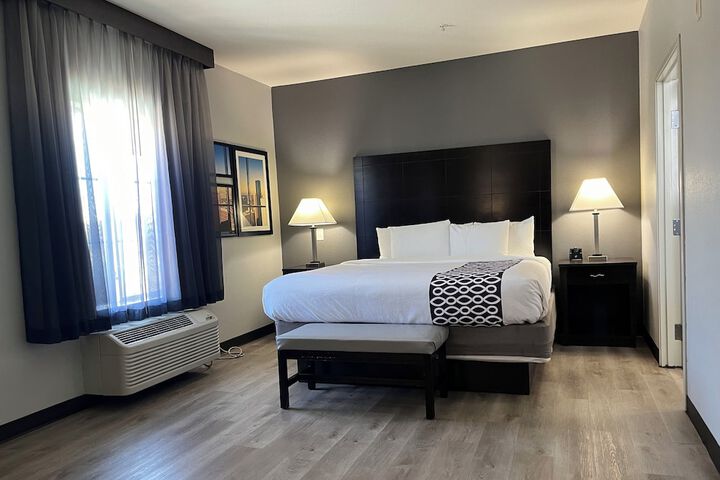 Room 13 of 28