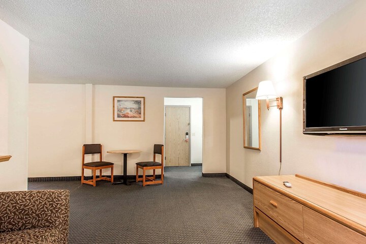 Room 19 of 48