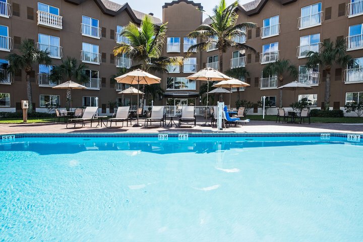 Holiday Inn Express Hotel Naples Downtown - 5th Avenue