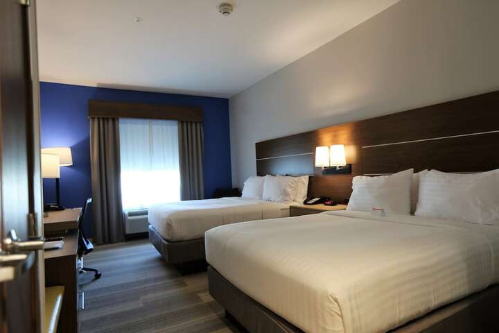Room 12 of 33