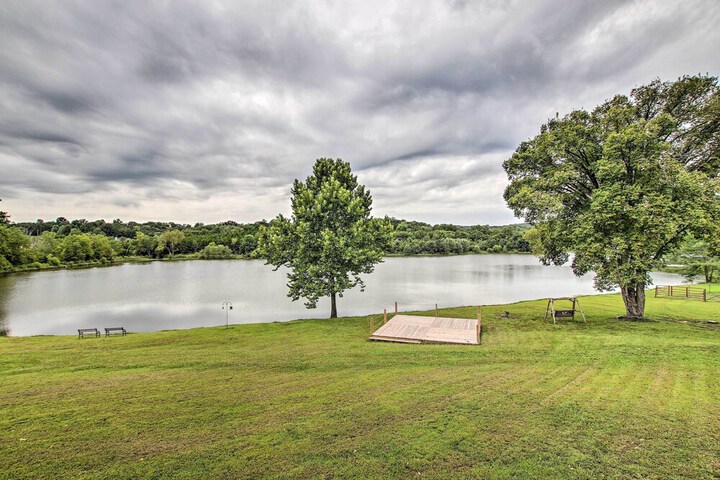 Lakefront Studio Guest Home on Hermann Wine Trail!