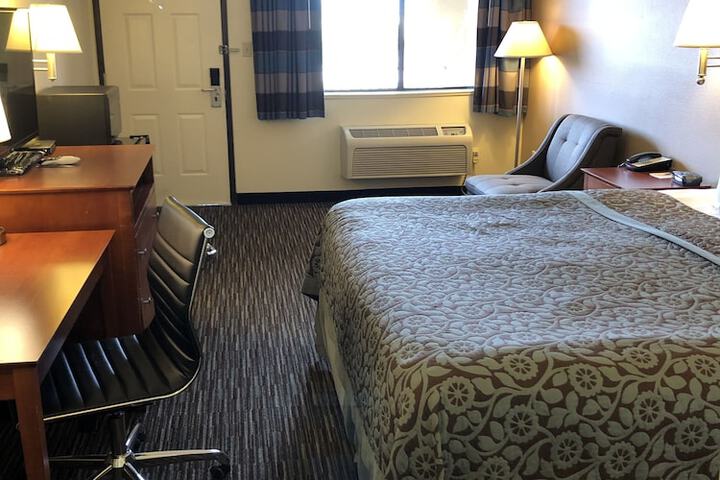 Room 9 of 26