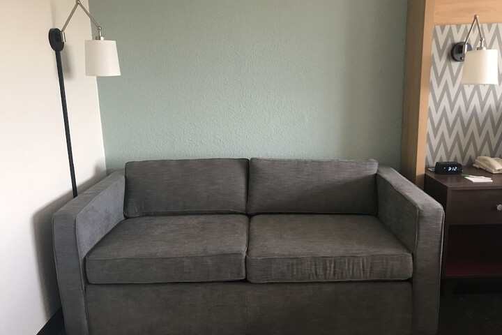 Room 25 of 108