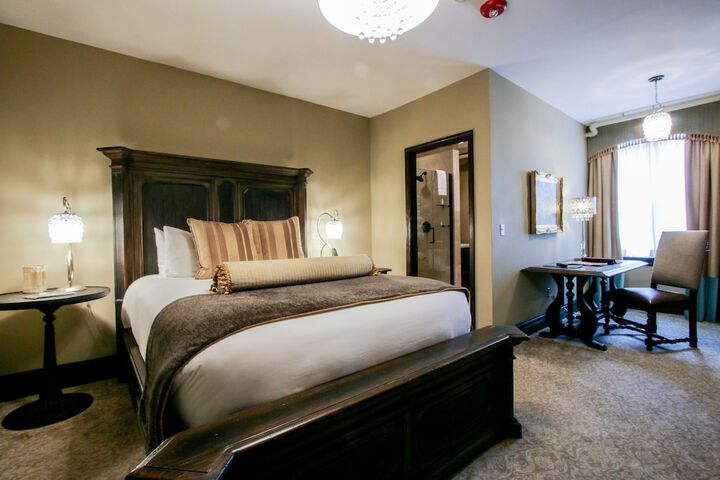 Room 9 of 34