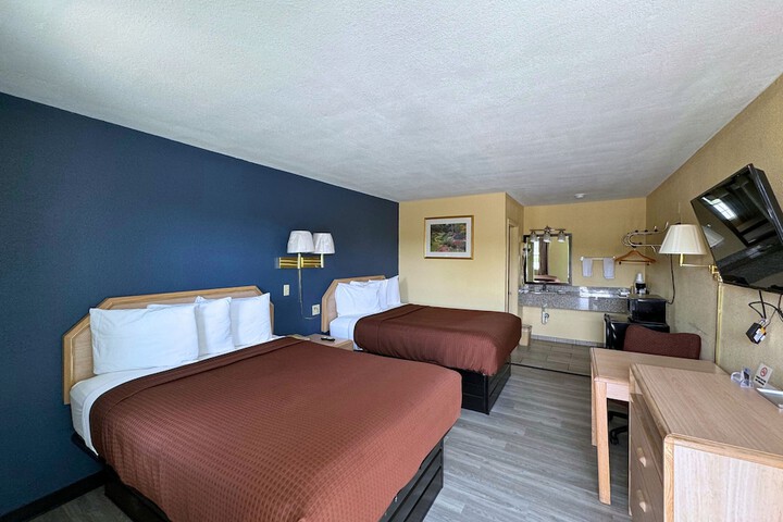 Room 5 of 8