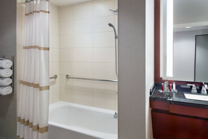 Room 32 of 74