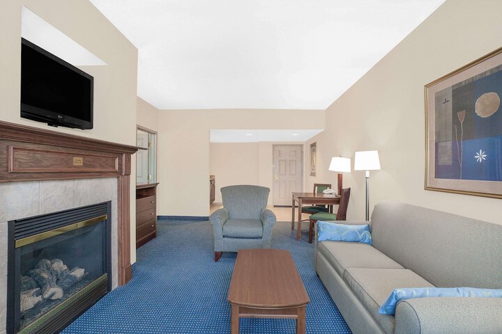 Room 5 of 18