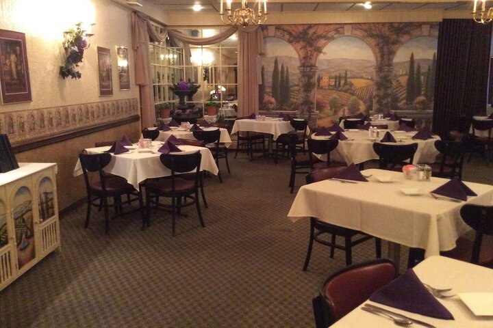Dining 27 of 32