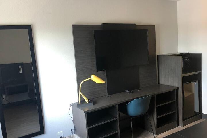 Room 21 of 37