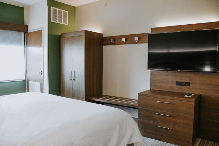 Room 14 of 77