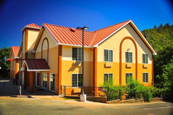 Hotel 6 of 71