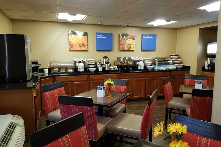 Breakfast/Coffee Service 22 of 25