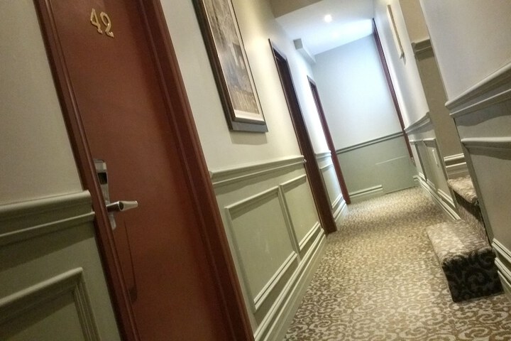 Ballroom/Hall 60 of 64