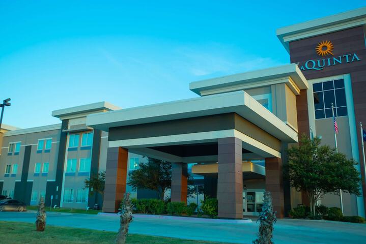 La Quinta Inn & Suites by Wyndham Karnes City - Kenedy