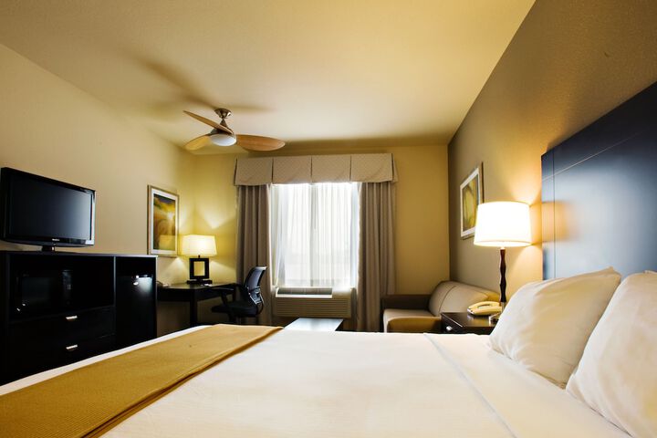 Holiday Inn Express Hotel & Suites Shamrock North by IHG
