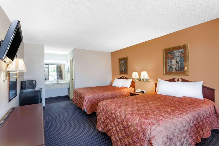 Days Inn by Wyndham Martin