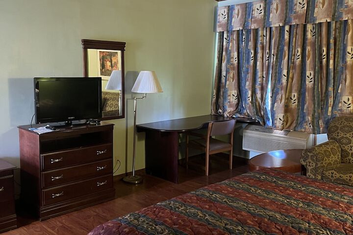 Room 10 of 17