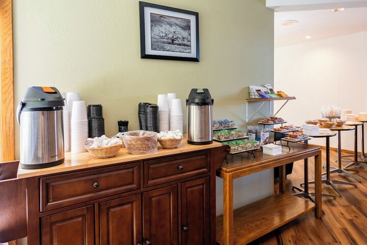 Breakfast/Coffee Service 42 of 69