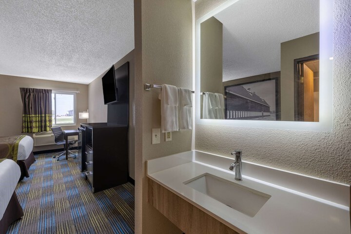 Room 53 of 78