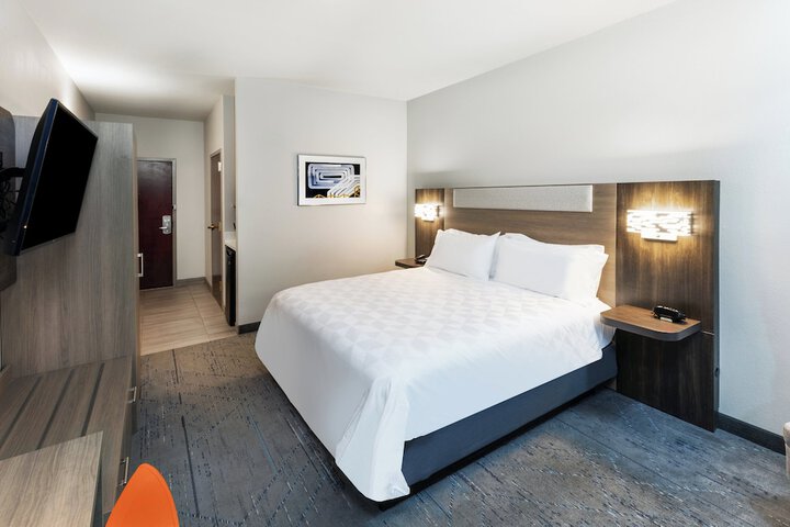 Room 15 of 40