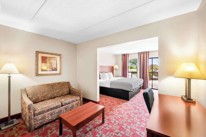 Room 11 of 36