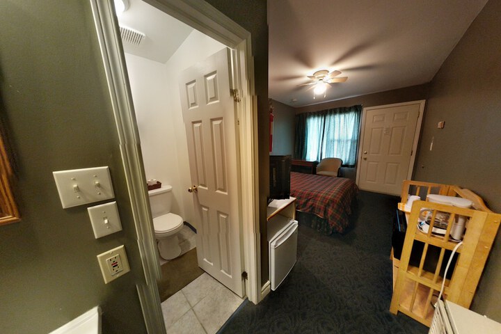 Room 25 of 40