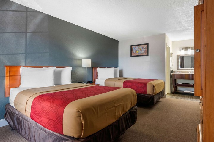 Room 10 of 29